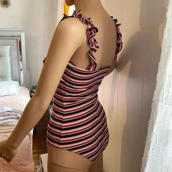 Reformation stripped bodysuits with ruffles strap - Picture 4 of 13